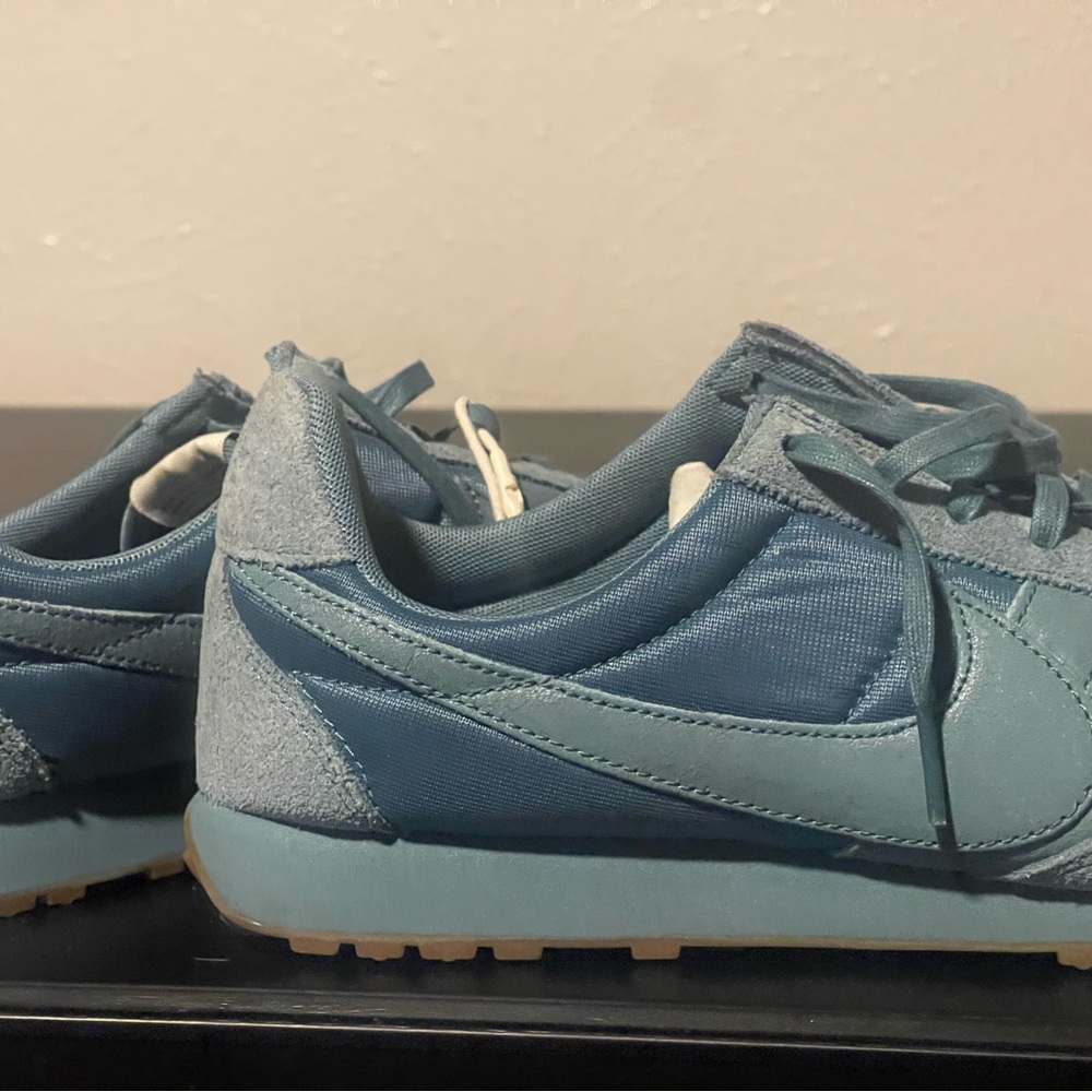Montreal Racer Nike Sneaker - Picture 6 of 8